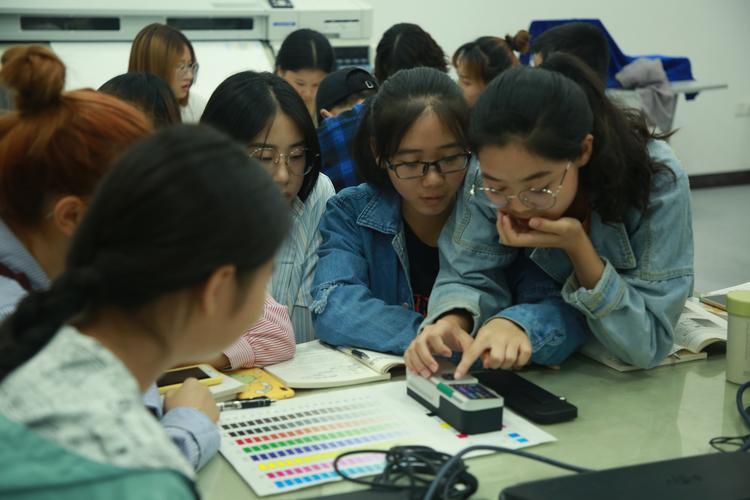 本專業畢業生主要就職于文化產品行業,廣告設計制作公司